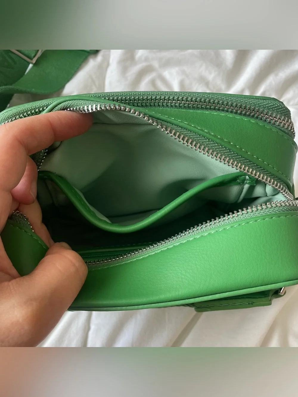 Valentino by Mario Valentino Spa Green Logo Belt Bag - Picture 11 of 16